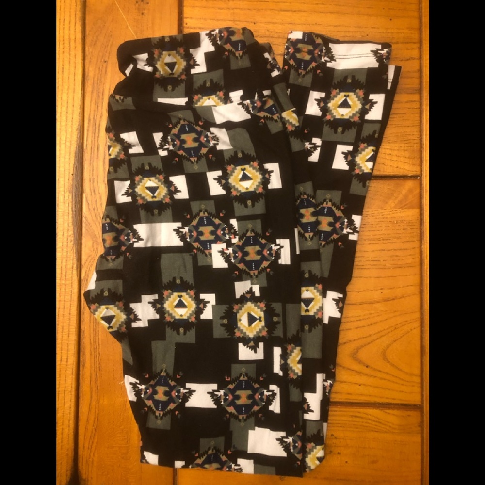 Lularoe pattern leggings OS